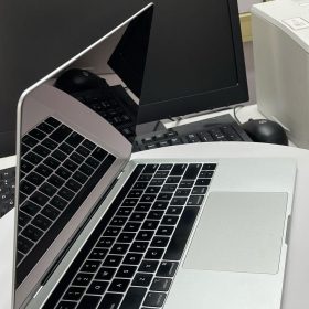 UK USED MACBOOK PRO 2018_256GB CORE I5___630,000