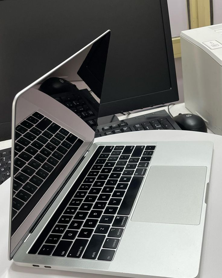 MACBOOK PRO 2018 - Image 2